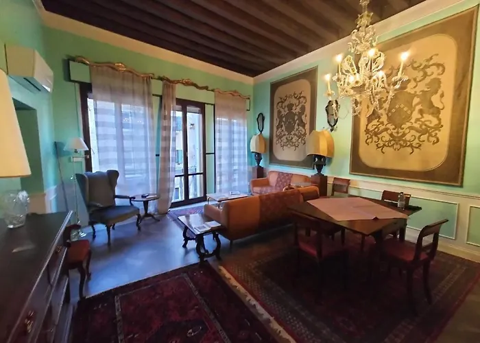 Luxury Apartment Near Rialto Bridge